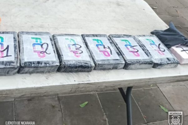 Siete paquetes de cocaína incauta el Ejército en Peñas Blancas