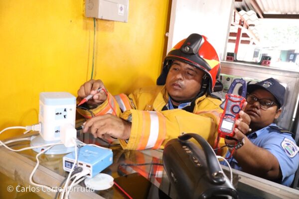 Bomberos Unidos verifican condiciones de seguridad en tramos y unidades de transporte  en el Mercado Israel Lewites