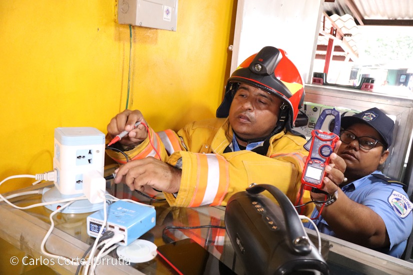 Bomberos Unidos verifican condiciones de seguridad en tramos y unidades de transporte  en el Mercado Israel Lewites