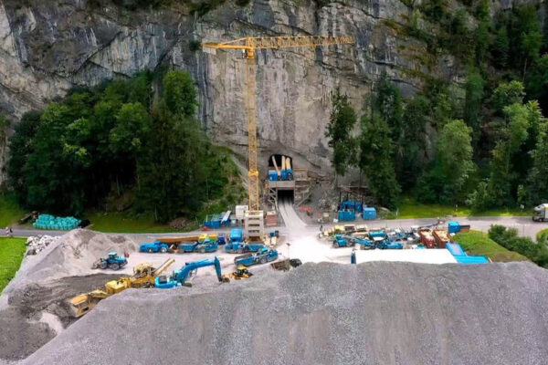 El refugio de las grandes fortunas: ¿qué se sabe de un megabúnker bajo los Alpes?