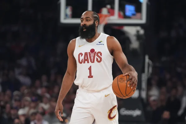 James Harden pacta un contrato de tres años y $97 millones para seguir con los Cavaliers