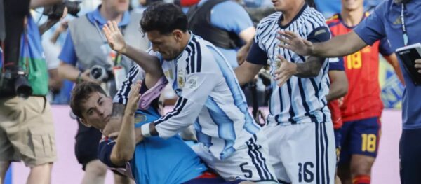 La FIFA sanciona con diez partidos a Leandro Paredes por su agresión a Gavi tras la final del Mundial