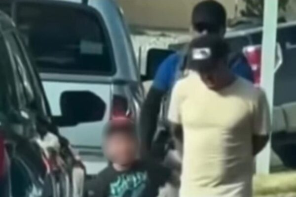 El ICE detiene a un niño de 5 años junto a su padre