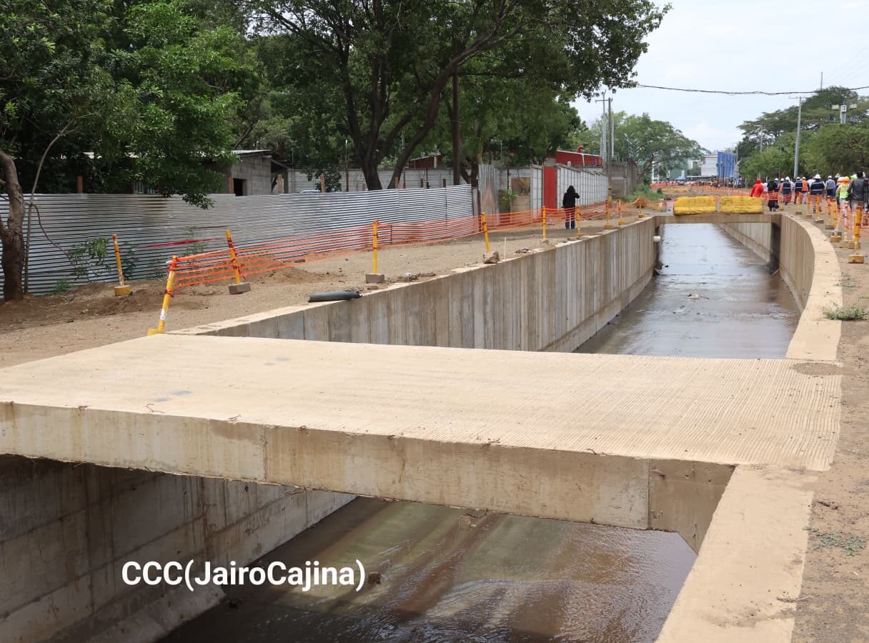 Obras de drenaje en la Pista Héroes de la Insurrección alcanzan el 72% de avance