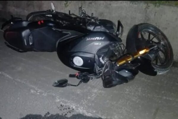 Motociclista muere tras impactar contra cisterna de Bomberos Unidos en El Crucero