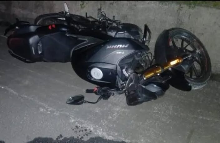 Motociclista muere tras impactar contra cisterna de Bomberos Unidos en El Crucero