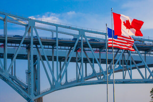 Canadá aumenta tarifas contra EE.UU en plena guerra arancelaria con Trump