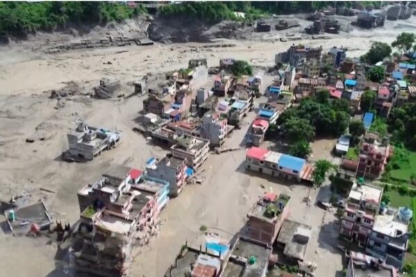 Apocalíptica crecida de un río deja decenas de muertos y desaparecidos en Nepal