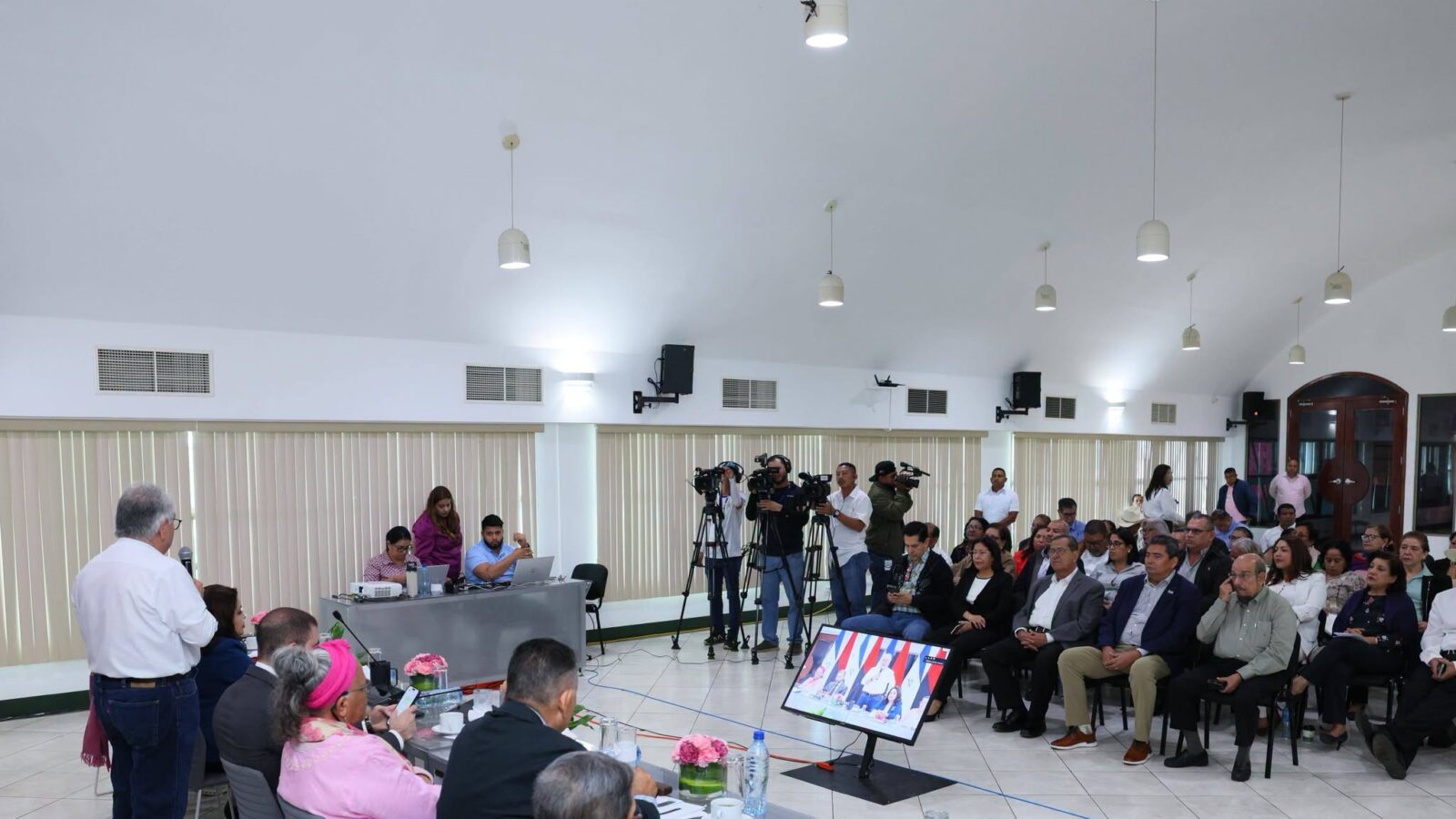 Servidores públicos y Gabinete de Gobierno respaldan reformas constitucionales