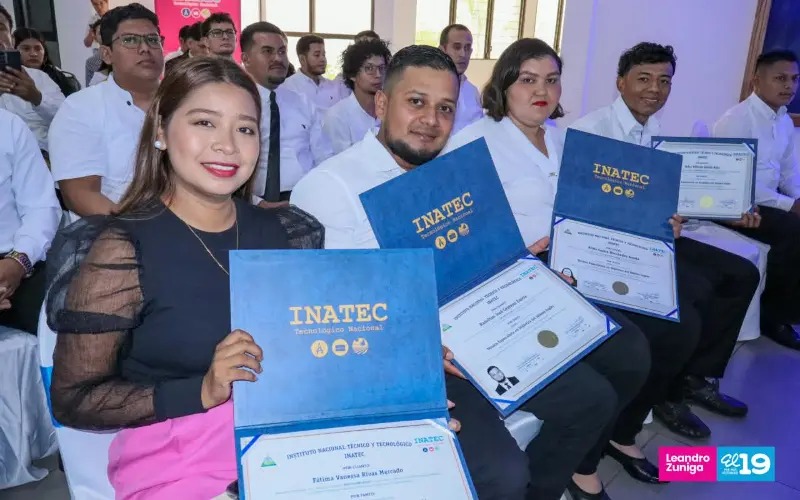Nuevos maestros de inglés se gradúan para reforzar la calidad educativa en Nicaragua