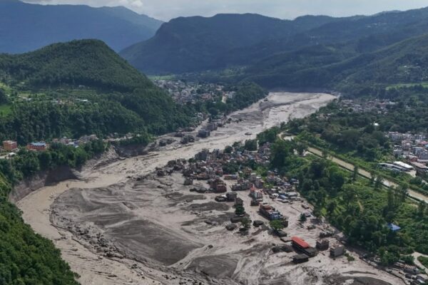 ¿Qué desató las mortales inundaciones en Nepal y China?