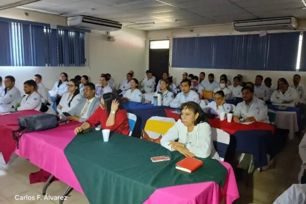 Más de 100 médicos participan en simposio sobre enfermedades pleurales