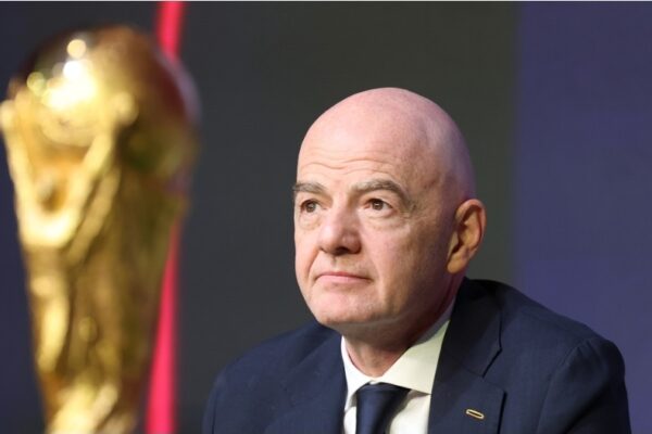 Reportan que la UEFA llevará a Infantino a los tribunales