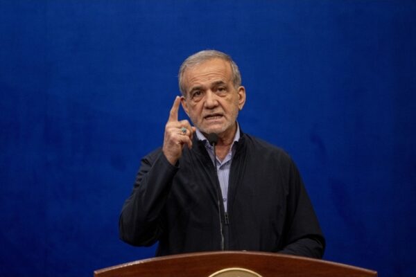 Presidente iraní: El mundo está asombrado por la resistencia de Irán, que debió caer según pronósticos