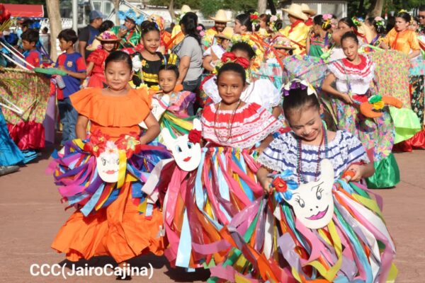 Color, tradición y folclor en el cierre de las fiestas agostinas de Managua