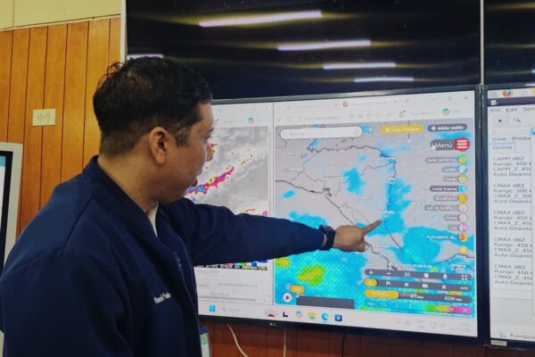 Dos ondas tropicales traerán lluvias en el Caribe, pero en el Pacífico persistirá el calor
