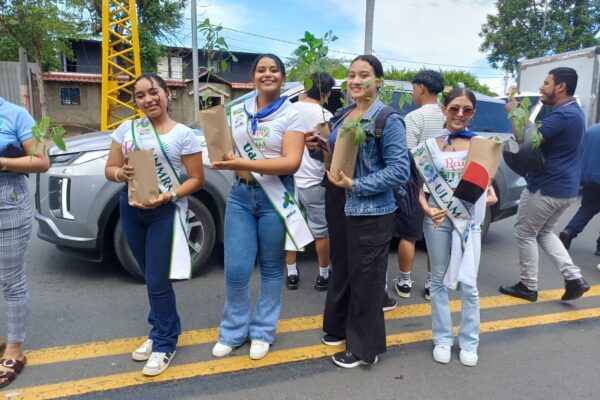 Promueven cuido del medio ambiente con adopción de árboles de madroño en Managua