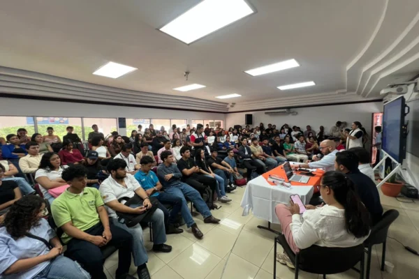 Embajador de Nicaragua ante la ONU imparte seminario a estudiantes universitarios