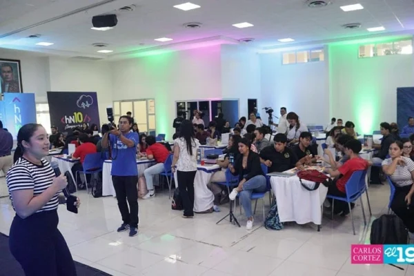 Talento juvenil puesto a prueba en el Ideathon Hackathon Nicaragua 2026