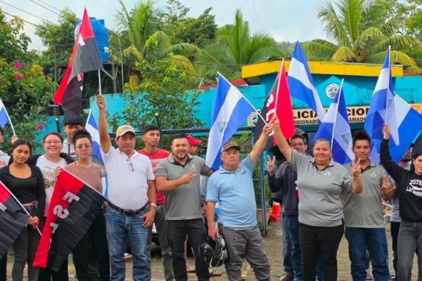 Con dianas y las banderas nacionales izadas, municipios dan la bienvenida al Mes de la Patria