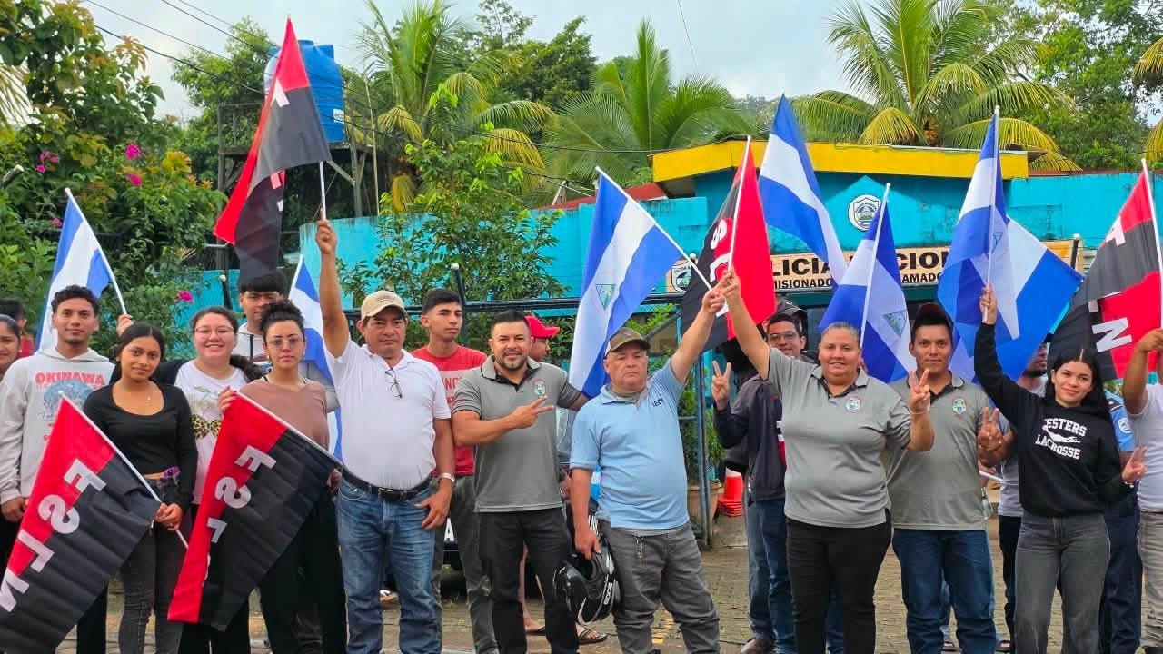 Con dianas y las banderas nacionales izadas, municipios dan la bienvenida al Mes de la Patria
