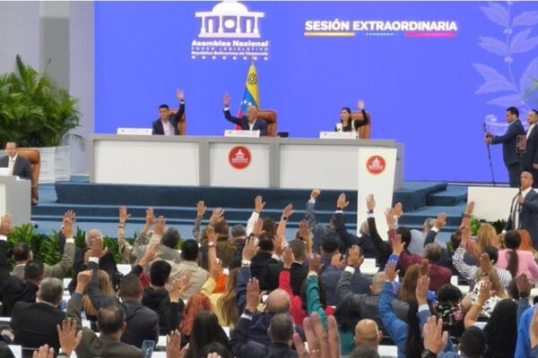 Asamblea Nacional de Venezuela aprueba acuerdo petrolero con EE.UU