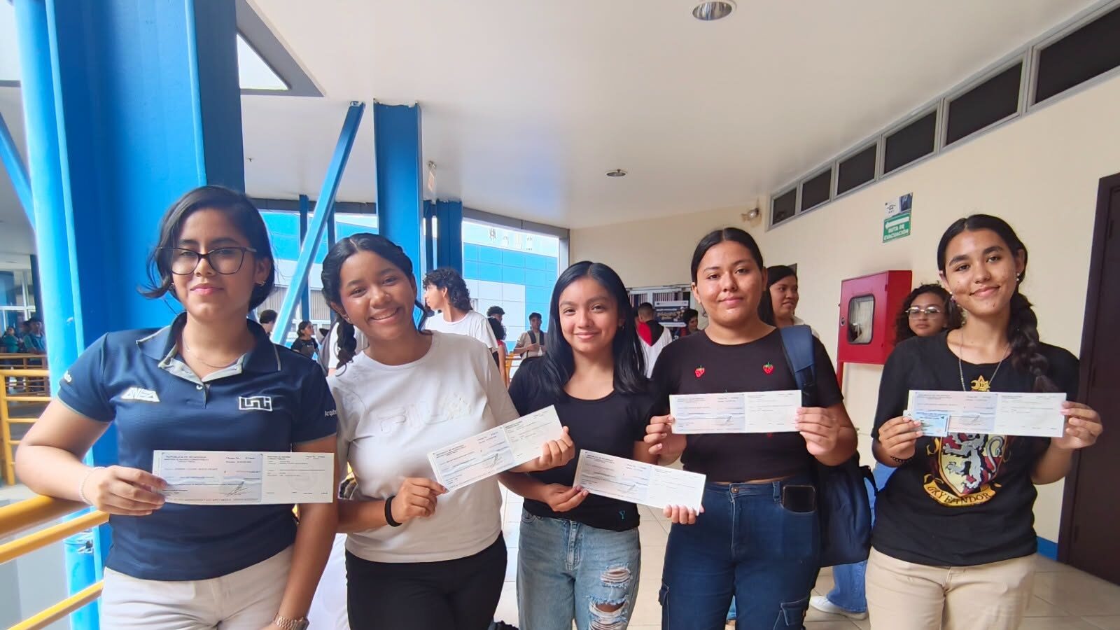 Universidades Pueblo Presidente han otorgado más de 55 mil becas