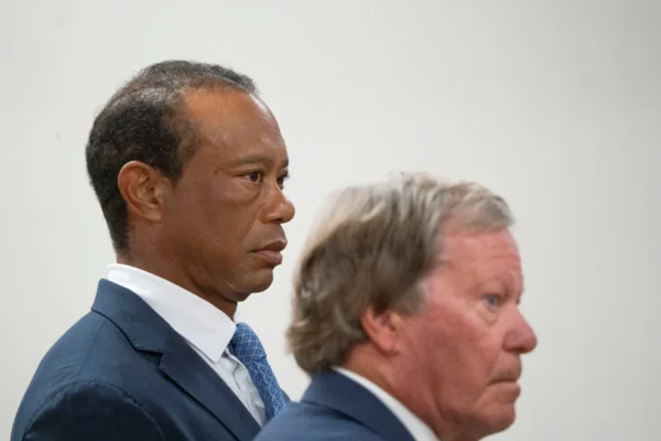 Tiger Woods se queda sin licencia de conducir por cinco años tras volcarse en Florida