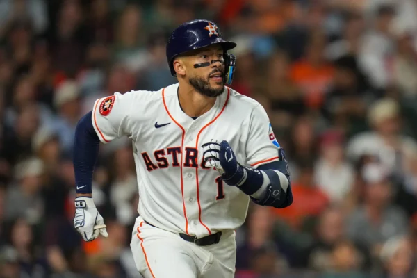 Carlos Correa recibe la autorización médica para intentar regresar a juego con los Astros este año