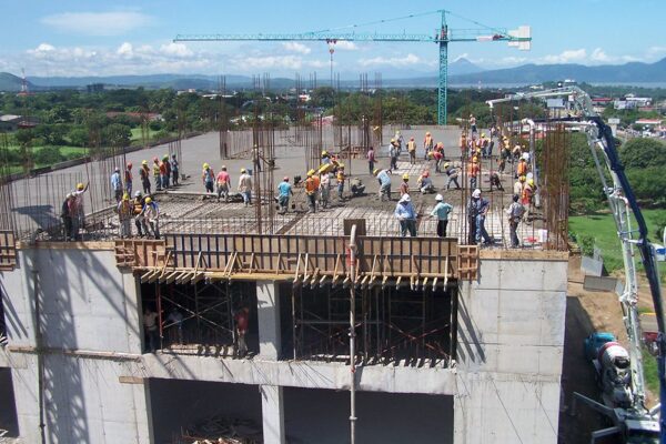INIDE: Ocupación laboral se mantiene en 96.9 %, pero muestra desaceleración interanual