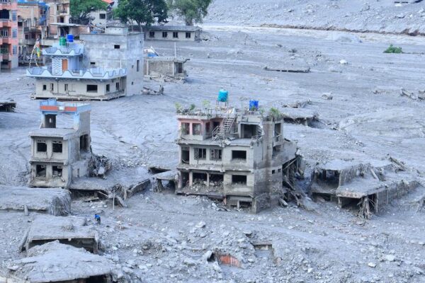 Estiman las multimillonarias pérdidas por las catastróficas inundaciones en Nepal