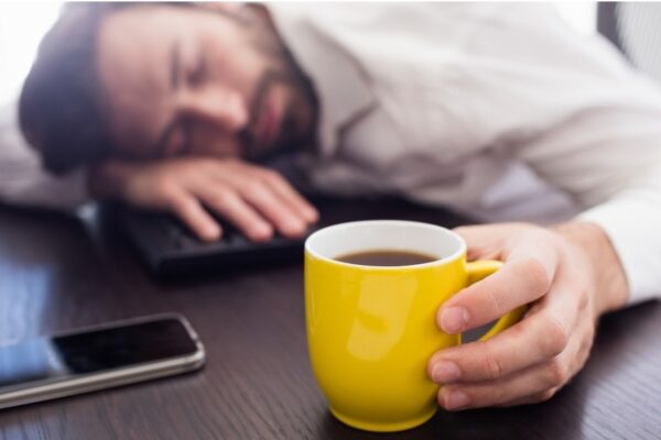 La cafeína podría estar teniendo un efecto inesperado en su sueño