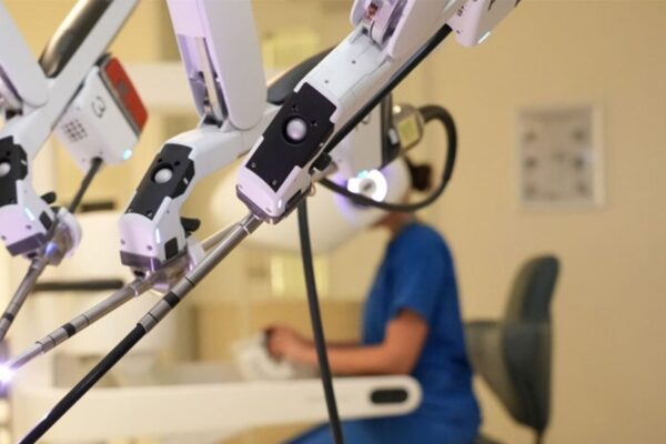 La cirugía robótica alcanza un nuevo nivel con un trasplante combinado de dos órganos