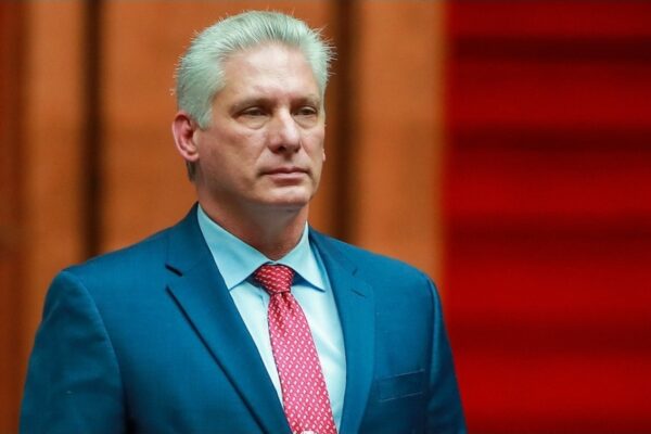 Díaz-Canel: La preparación del pueblo para la defensa es una actividad de “enorme prioridad”