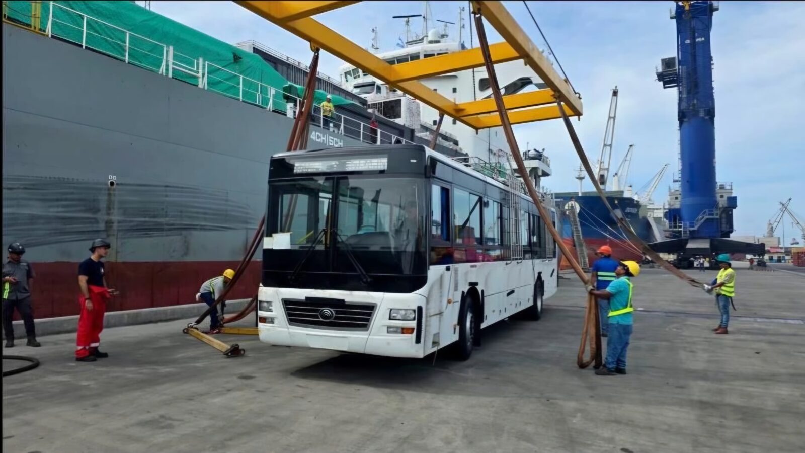 Nicaragua alcanza las 2,608 unidades renovadas con el arribo de 107 nuevos autobuses