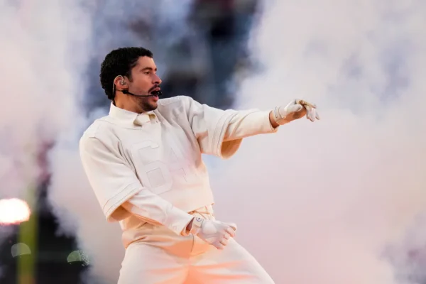 Bad Bunny y su “Halftime Show” del Super Bowl conquistan sus primeros Premios Emmy