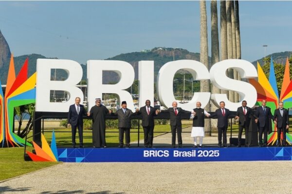 Lavrov: Los BRICS y Occidente libran “una lucha soterrada sobre cómo será el mundo”