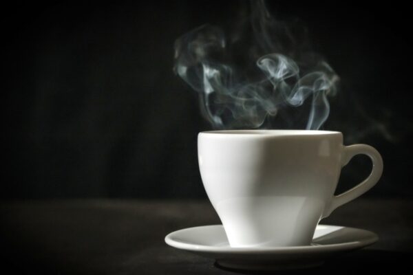 El peligro oculto en una taza de té o café muy caliente