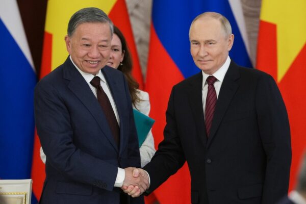 Putin se reúne con el presidente de Vietnam
