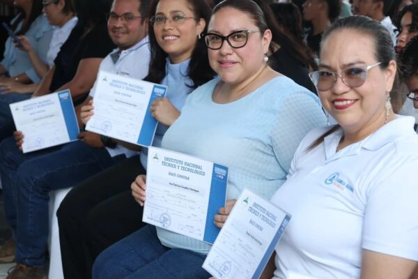 Certifican a más de 600 estudiantes de formación técnica