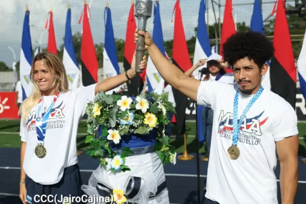 La Juventud Presidente recibe la Antorcha Centroamericana en un relevo de joven a joven