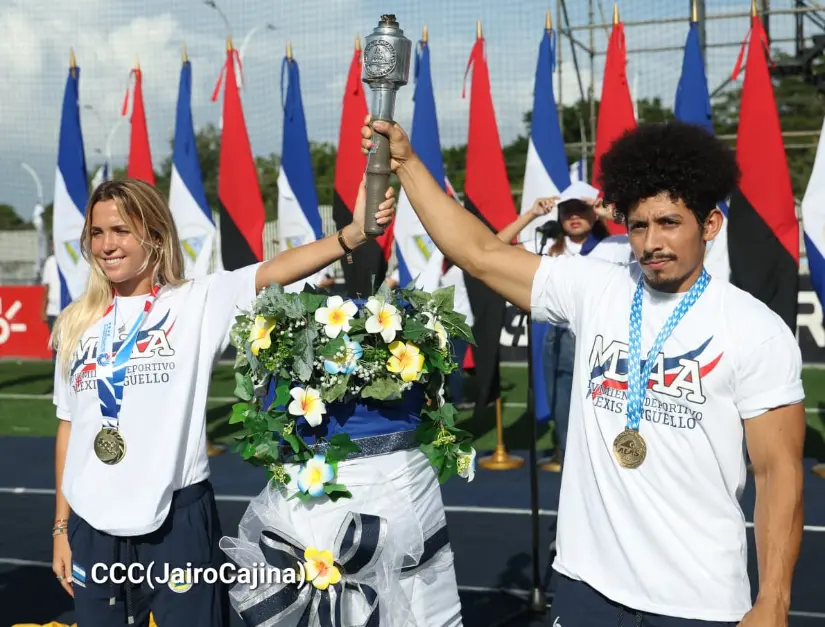 La Juventud Presidente recibe la Antorcha Centroamericana en un relevo de joven a joven