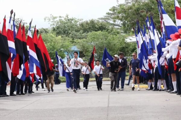 Nicaragua traspasa a Costa Rica la Antorcha de la Unión Centroamericana en Peñas Blancas