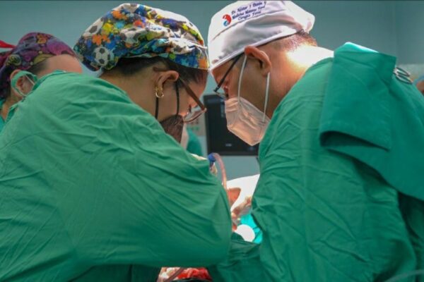 Cirugía fetal gratuitita número 358, corrige afección cardíaca a bebé antes de nacer