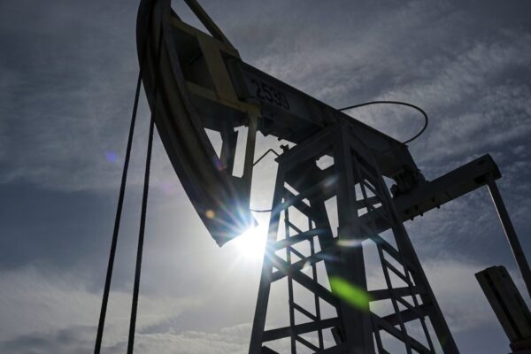 El precio de petróleo ruso se dispara 10 dólares en una noche