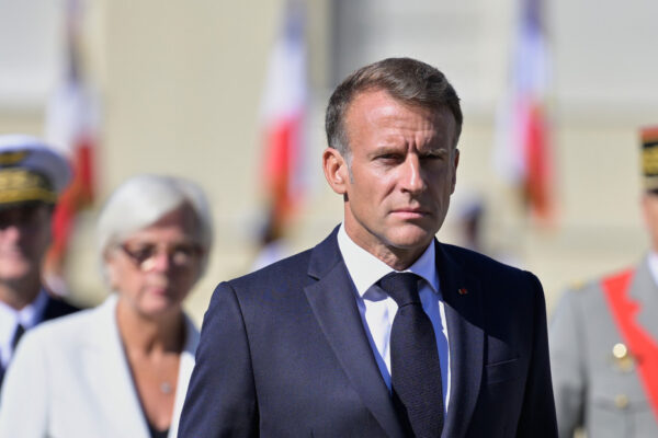 Macron denuncia los precios “insoportables” a los que se enfrentan los franceses al repostar