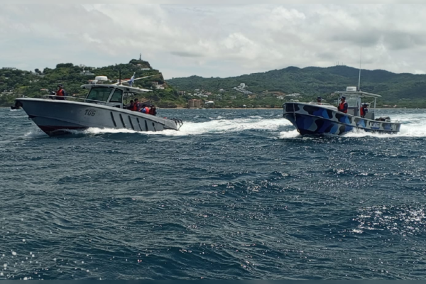 Fuerza Naval continúa con la búsqueda de cinco pescadores que naufragaron en el Pacífico