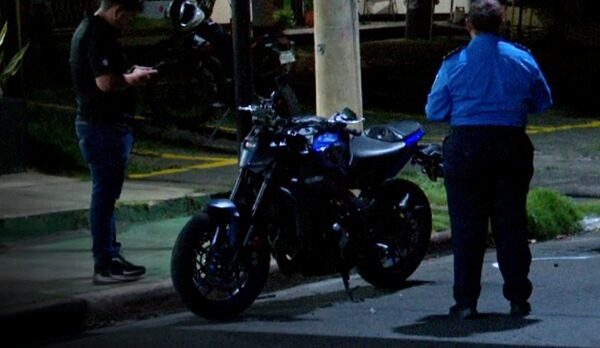 Capitalino muere tras impactar la moto que conducía contra una camioneta