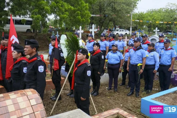 Policía Nacional rinde homenaje a oficiales caídos en el 47 aniversario de su fundación