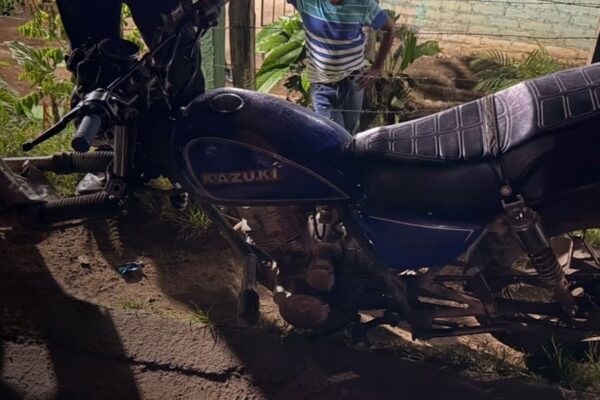 Choque de motocicletas deja un muerto y un herido